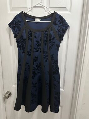 Signature by Robbie Bee Navy and Black Floral Paneled Midi Dress